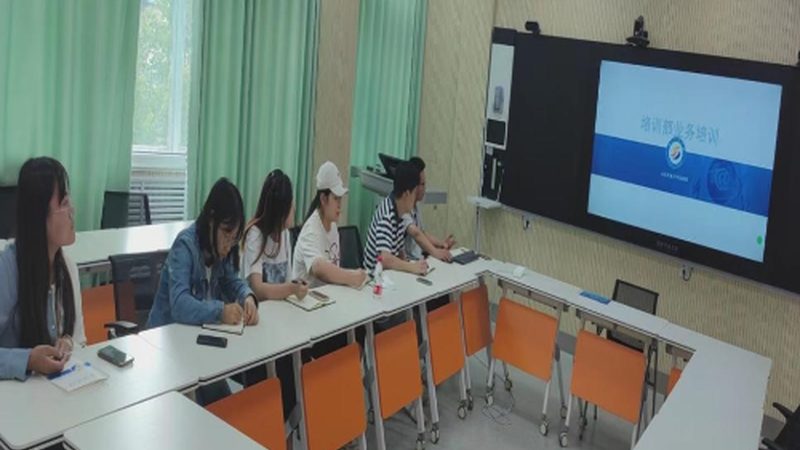 行业背景：编程教育兴起，教师培训需求激增