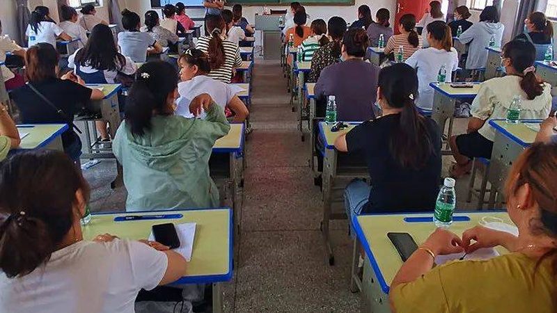 北京企业培训公司的收费标准通常由以下几部分构成：
